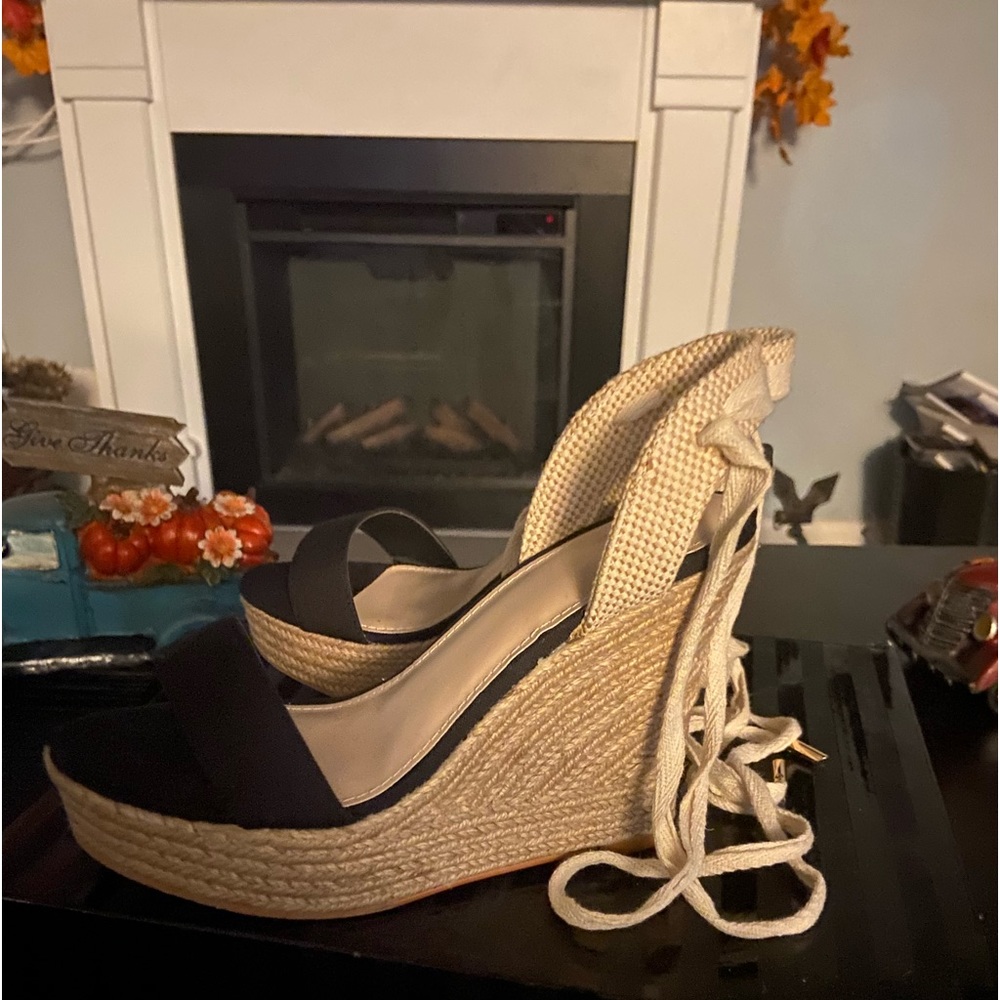 Victoria’s Secret, Black/nude wedge heel